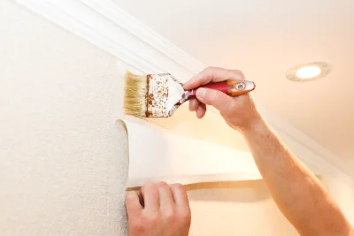 Pose de papier peint à Cogna — revêtements muraux et toiles de verre